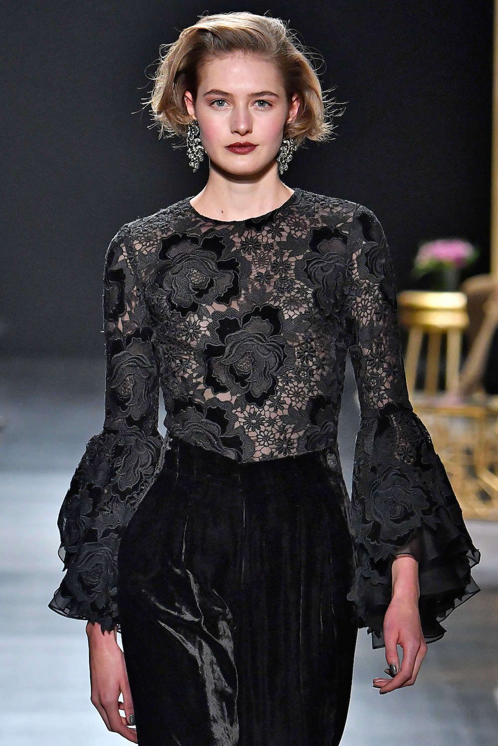 Tampilan rapi untuk model rambut pendek ke pesta. (Foto: Indigitalimages.com)