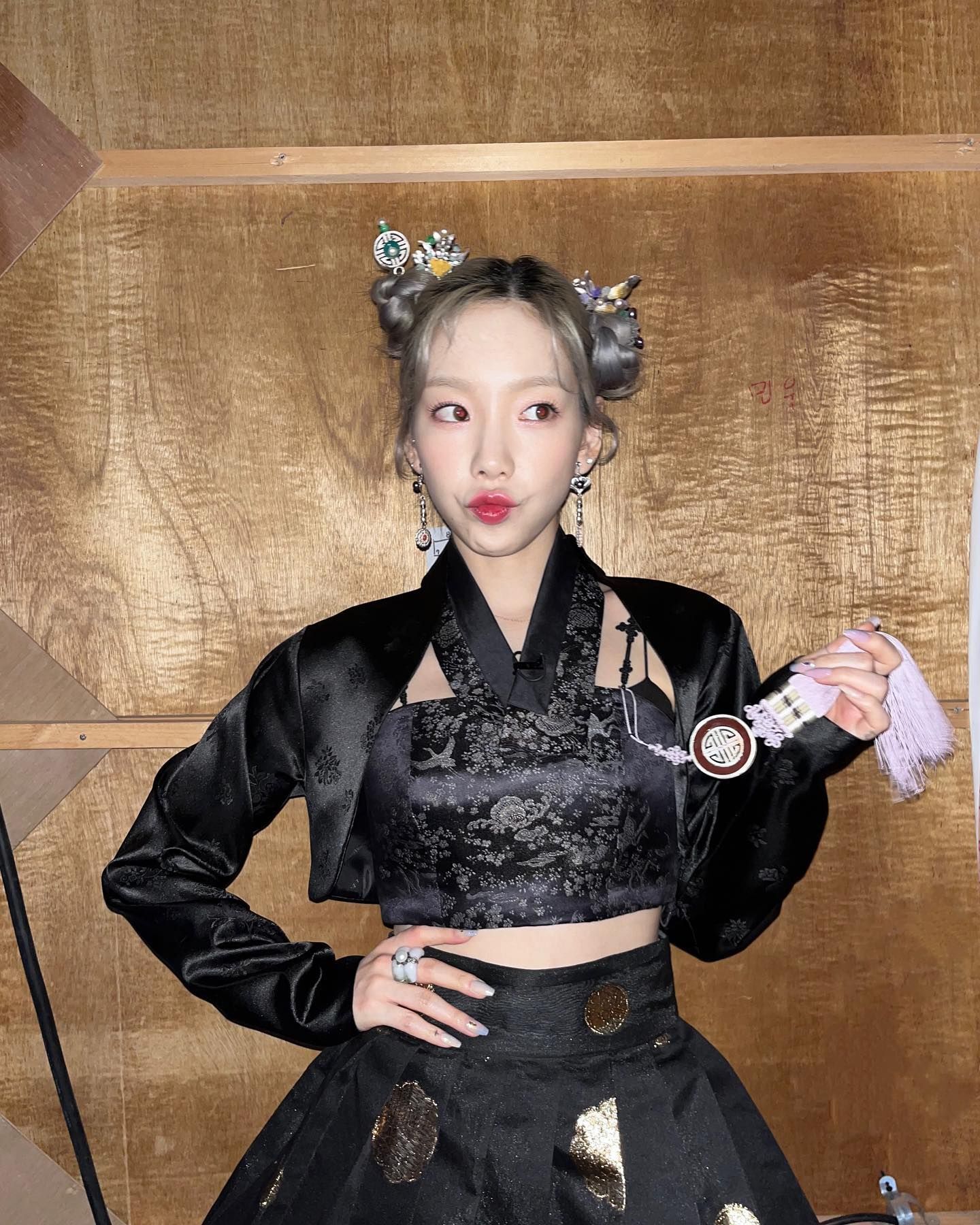 Asimetris Pucca hairstyle a la Taeyeon. (Foto: Instagram.com/taeyeon_ss)