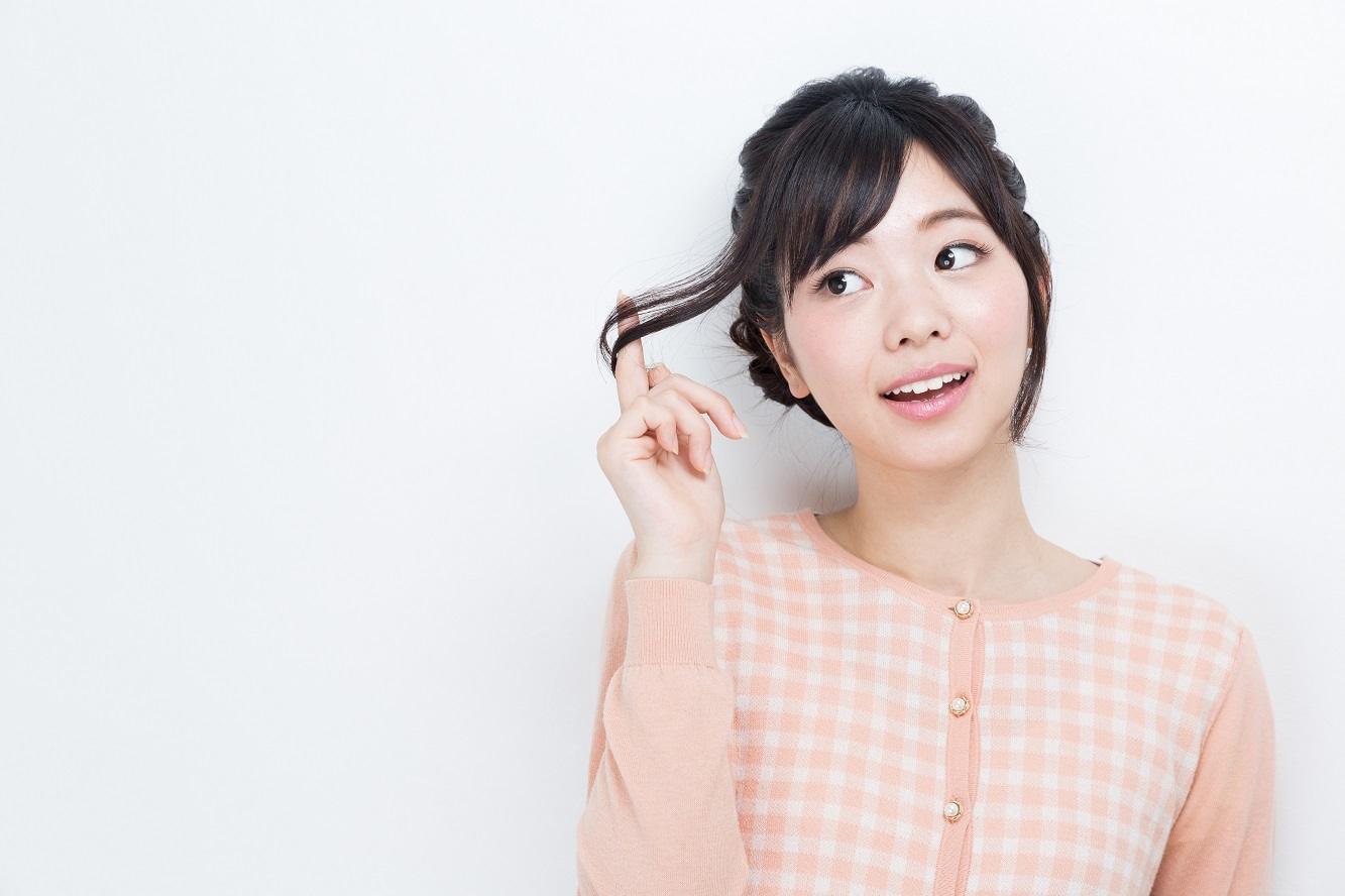 wanita asia dengan rambut dikepang