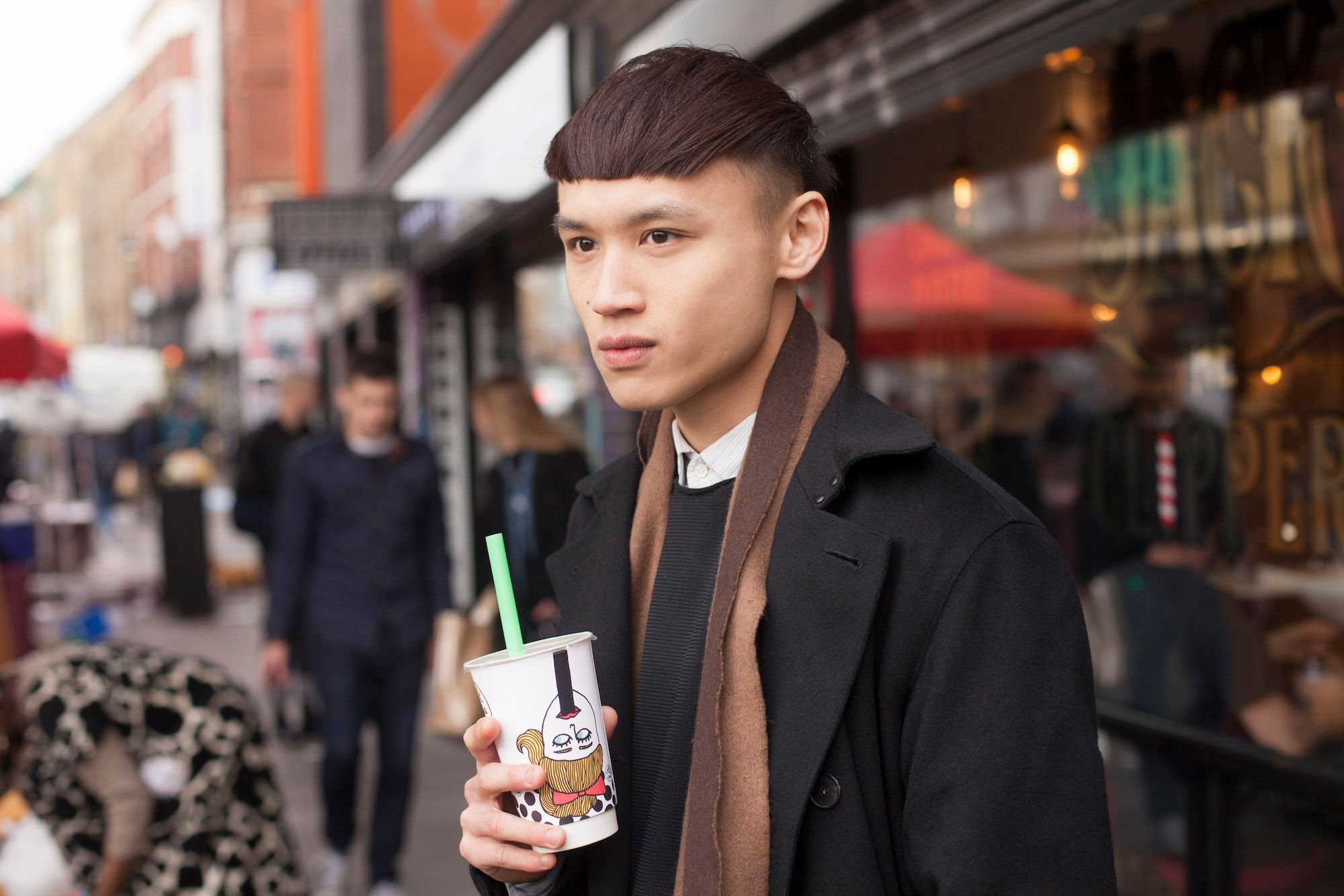 Berani coba gaya yang unik dan beda? Coba model fringer crop seperti ini. (Foto: Dvora)