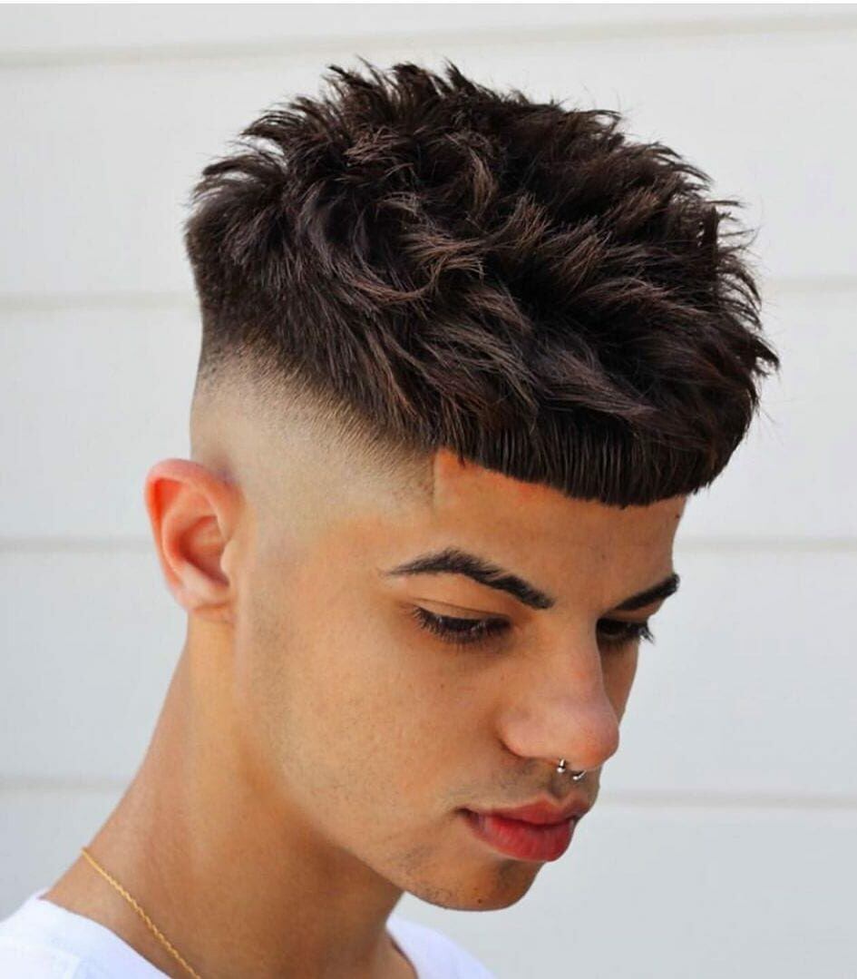 Coba tampil lebih pede dengan potongan rambut spiked edgar. (Foto: haircutinspiration.com)