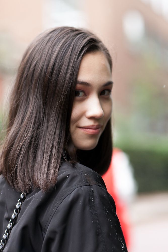 Side parted lob milik Kiko Mizuhara ini bisa juga dijadikan inspirasi model rambut wanita Indonesia. (Foto: Pinterest)