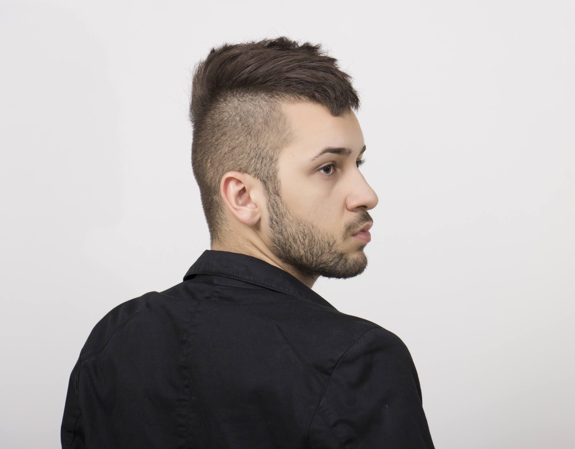 Potongan mohawk dengan taper fade. (Foto: Shutterstock)