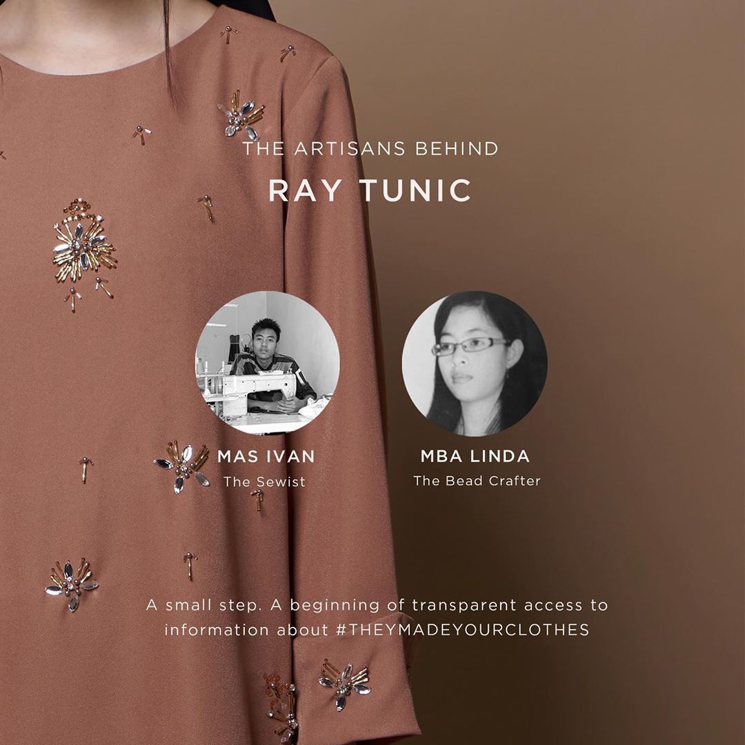 Banner baju dengan foto orang yang membuatnya.