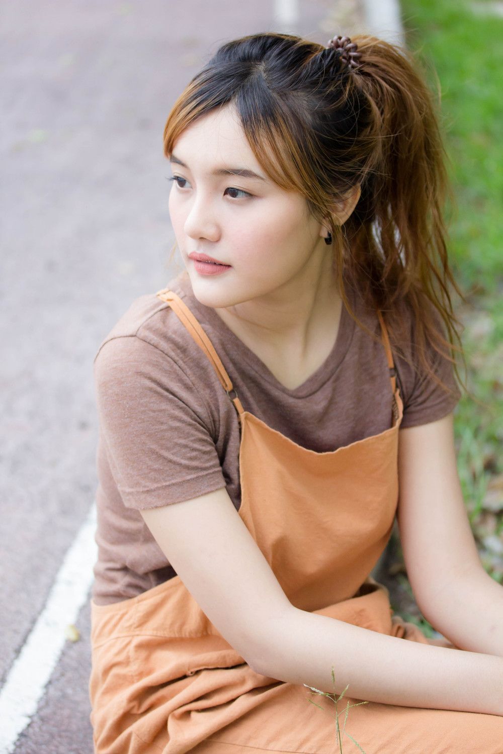 Model rambut ini cocok untuk wajah bulat! Tambahkan poni seperti ini agar wajah terlihat mungil. (Foto: Shutterstock)