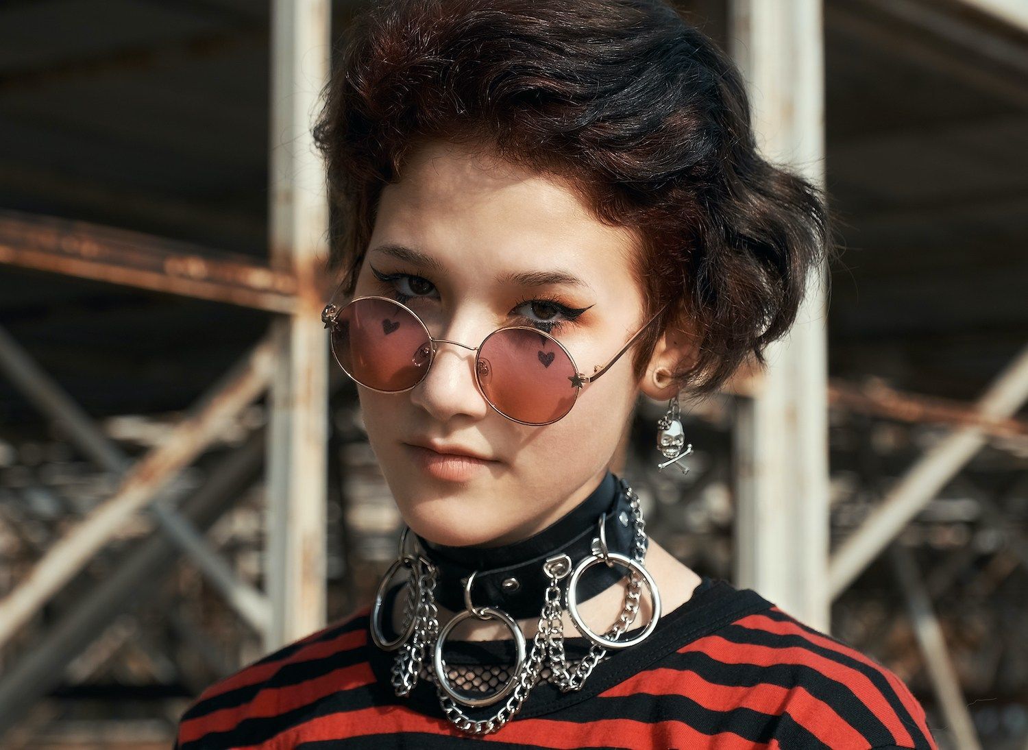 Gaya rambut pendek pixie keriting. (Foto: Shutterstock)