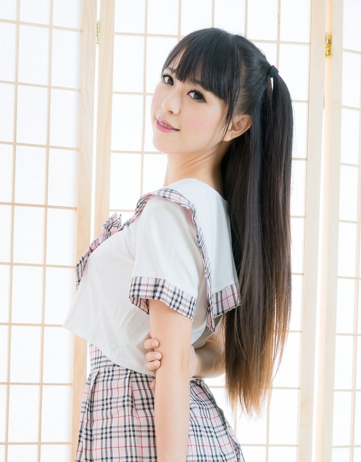 Potong ponimu sejajar dengan alis untuk dapatkan tampilan klasik. (Foto: Shutterstock)