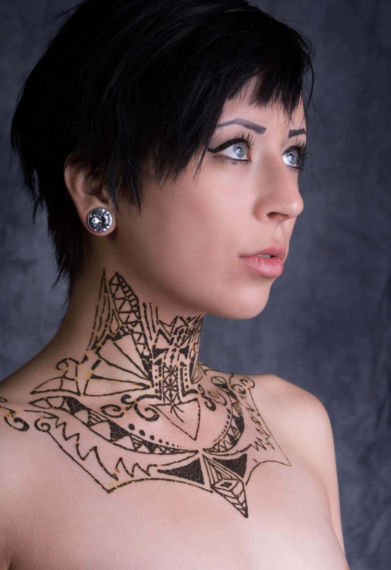 Berikan potongan choppy pada rambutmu. (Foto: iStock by Getty Images)