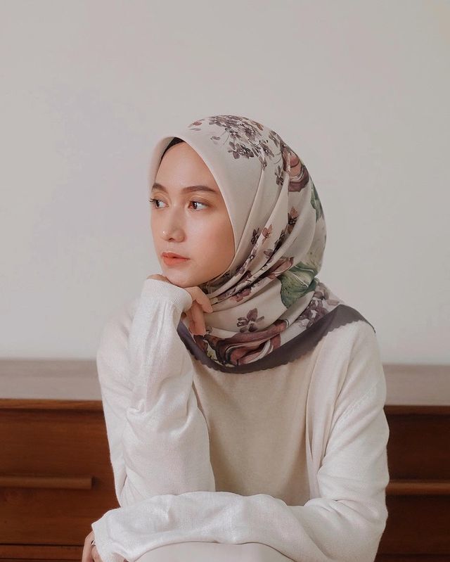 Salah satu selebgram hijab yang sering menggunakan jilbab nude adalah Nisa Cookie. (Foto: instagram/nisacookie)