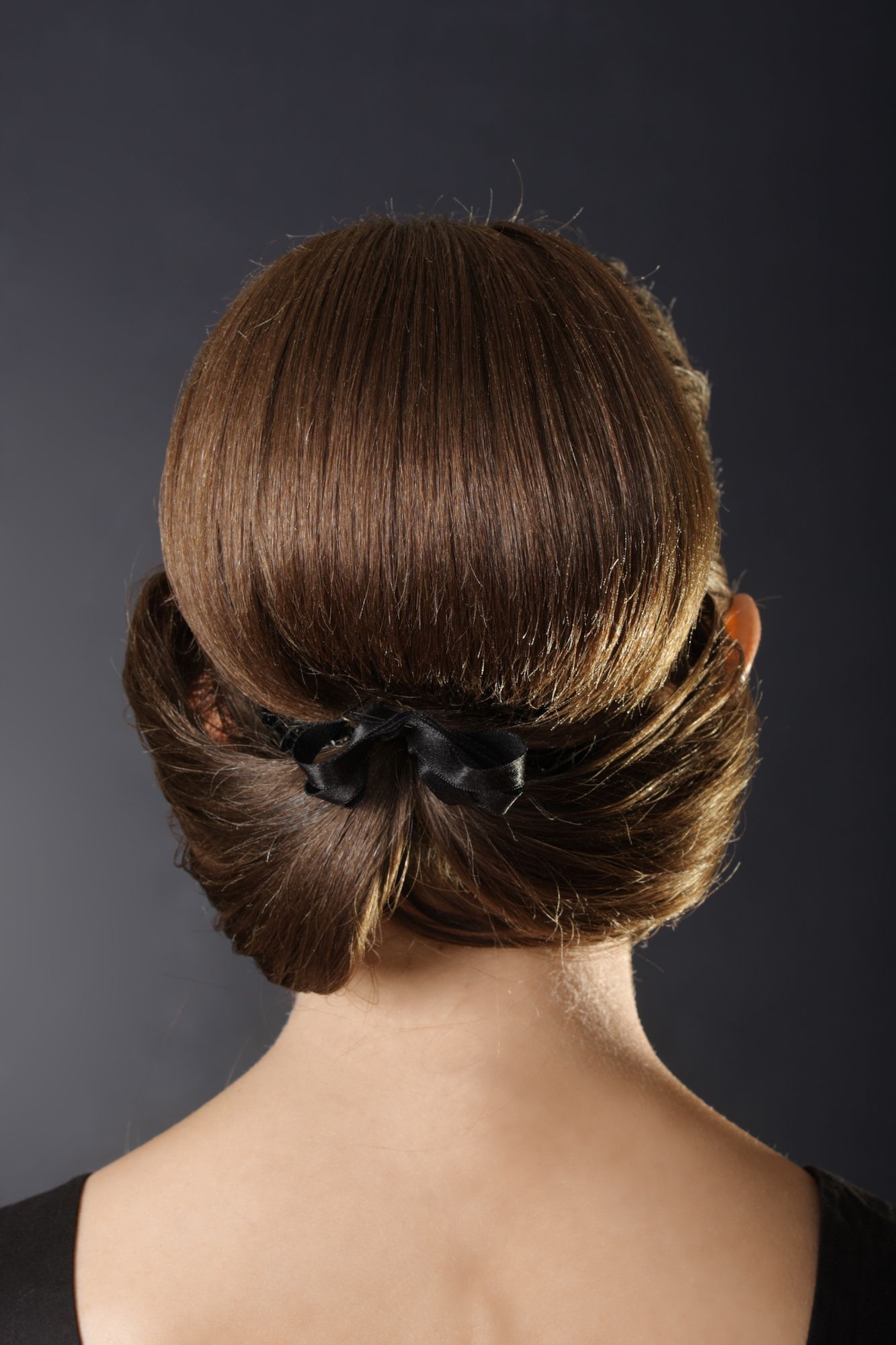 (Rambut pendek pun bisa mencoba gaya chignon kok! (Foto: Shutterstock)