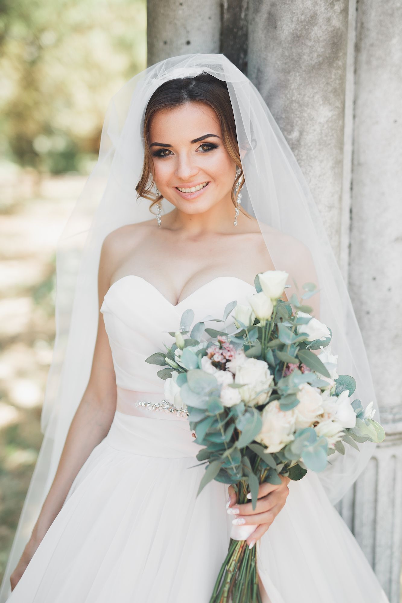 Berikan layer manis di samping wajah untuk membingkainya. (Foto: Shutterstock)