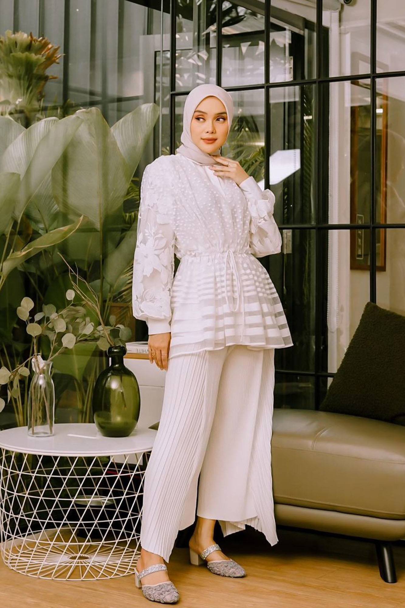 Meski warnanya polos, namun tekstur membuat penampilan jadi lebih 'hidup'. (Foto: instagram/tiqaysa)