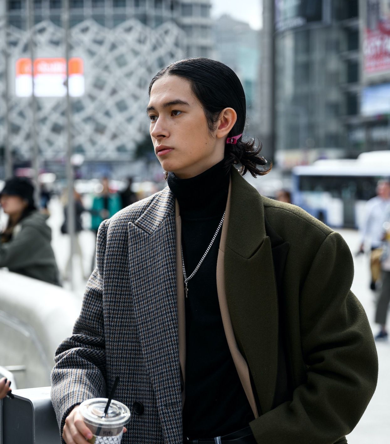 Gaya rambut man bun. (Foto: Shutterstock)