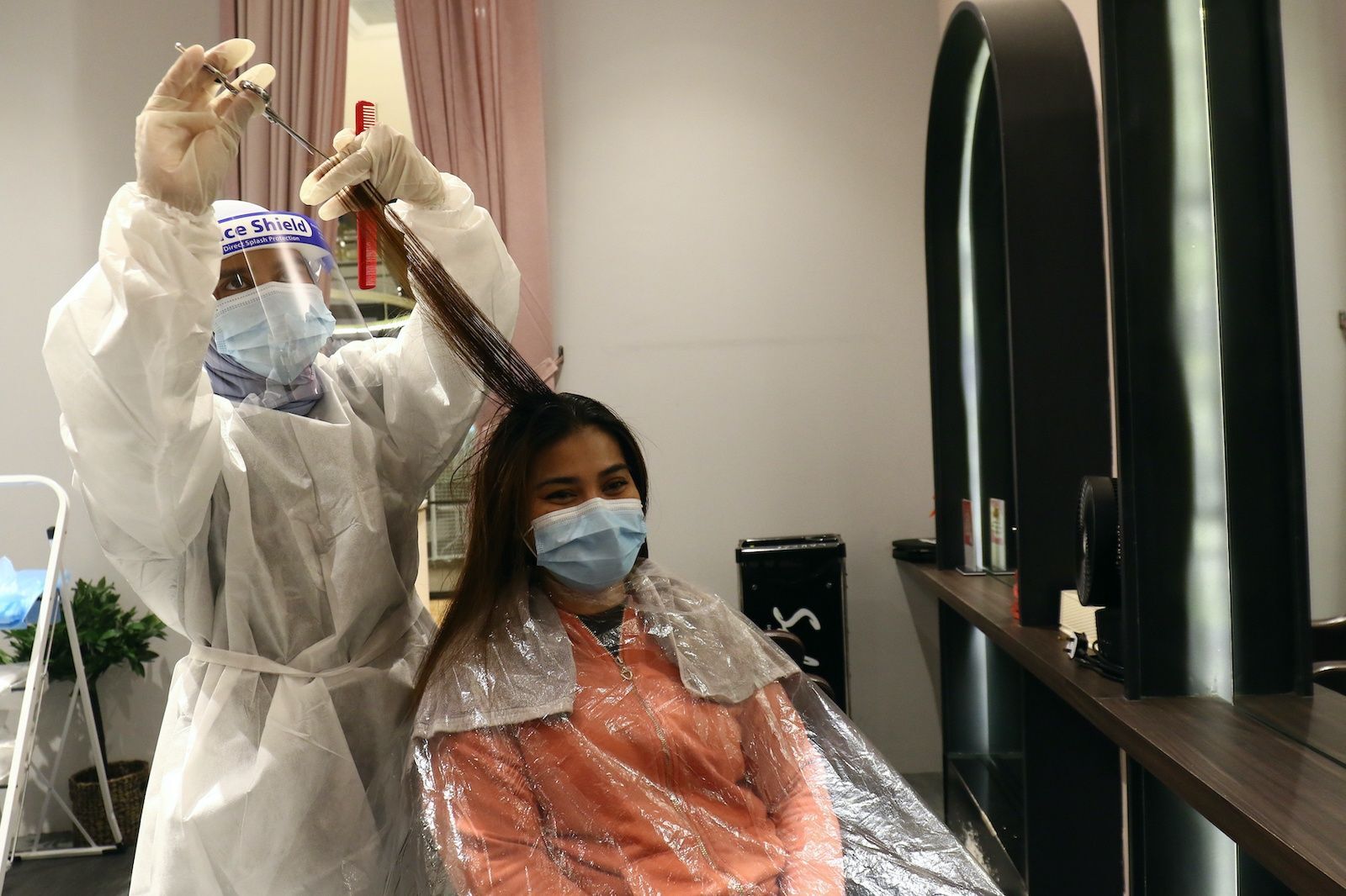 Salon rambut yang menetapkan protokol rambut