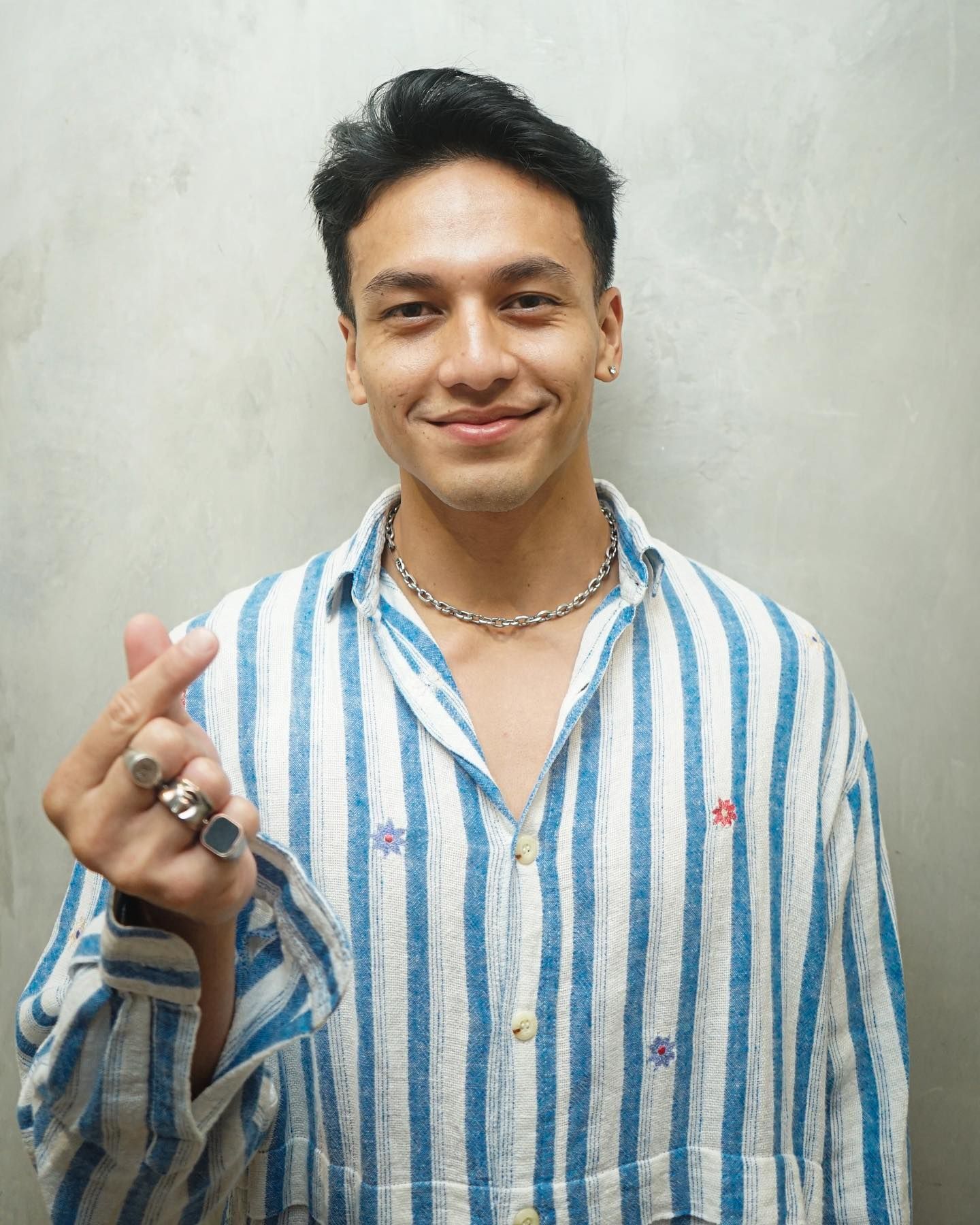 Model rambut undercut yang bikin tampilan Jefri Nichol lebih rapi. (Foto: Instagram.com/jefrinichol)