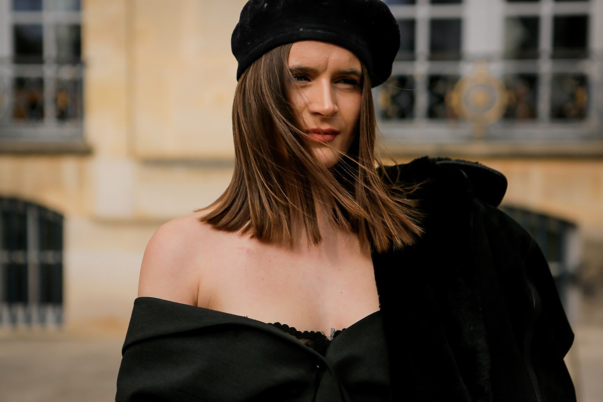 Untuk gaya yang lebih hype, coba potongan blunt tanpa layer. (Foto: Indigitalimages.com)