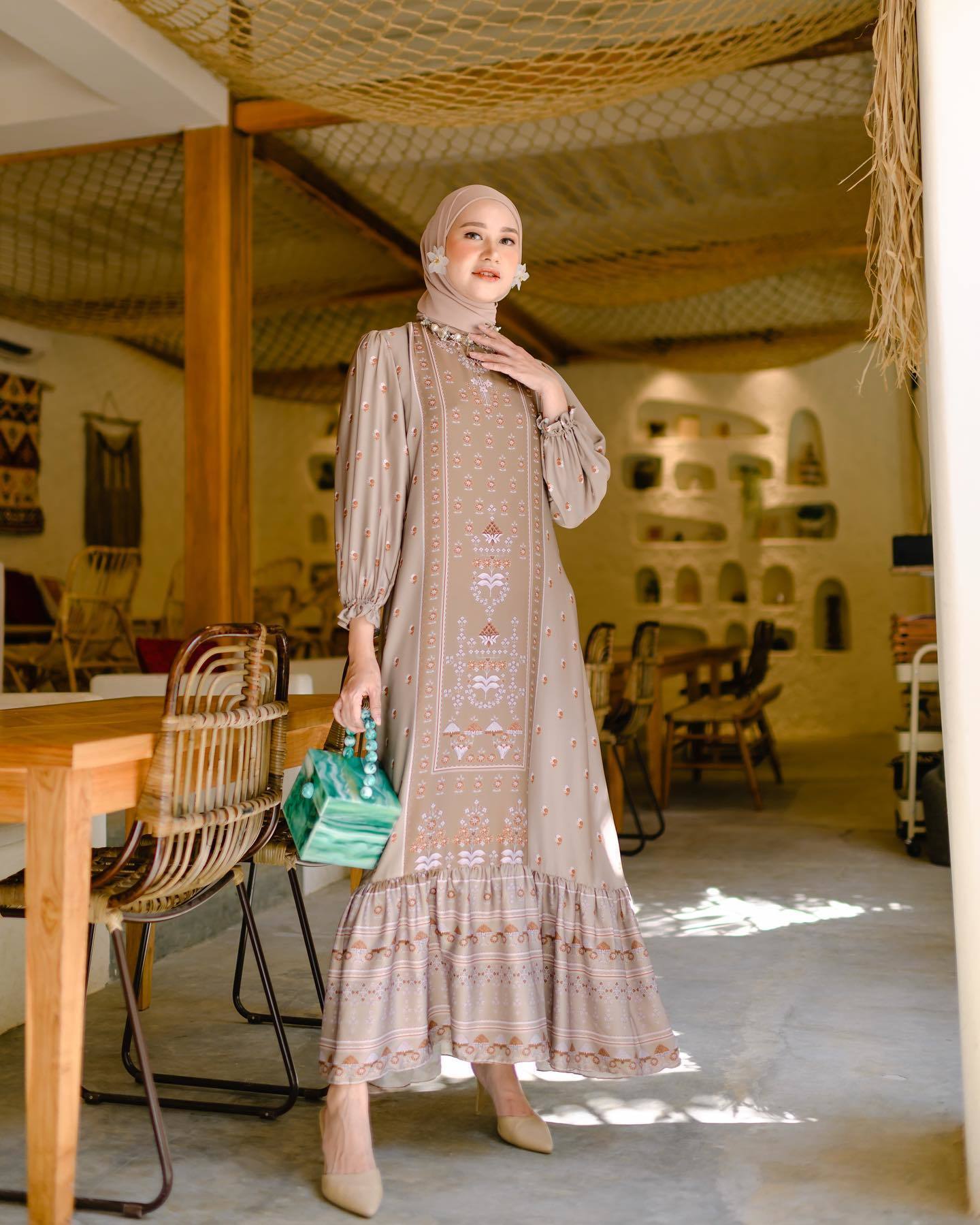 Pattern dress yang bergaya klasik dan chic, cocok untuk outfit Lebaran! (Foto: Instagram.com/haideeorlin)