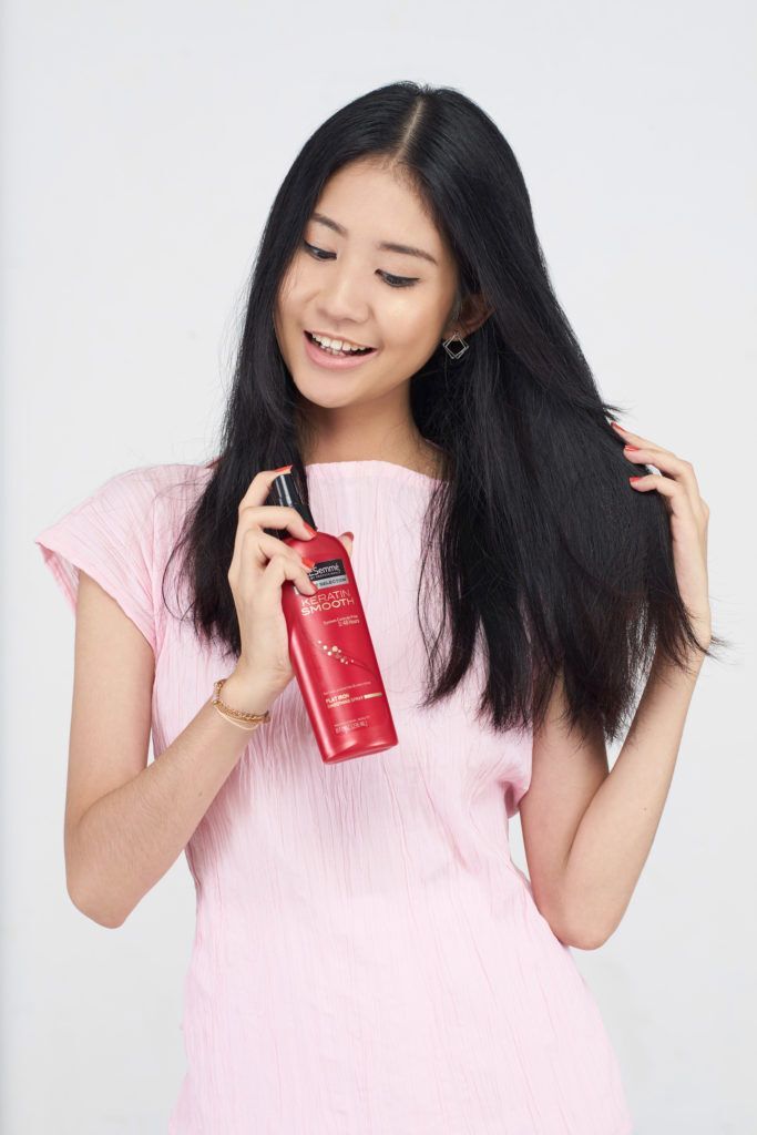 memakai heat protection spray