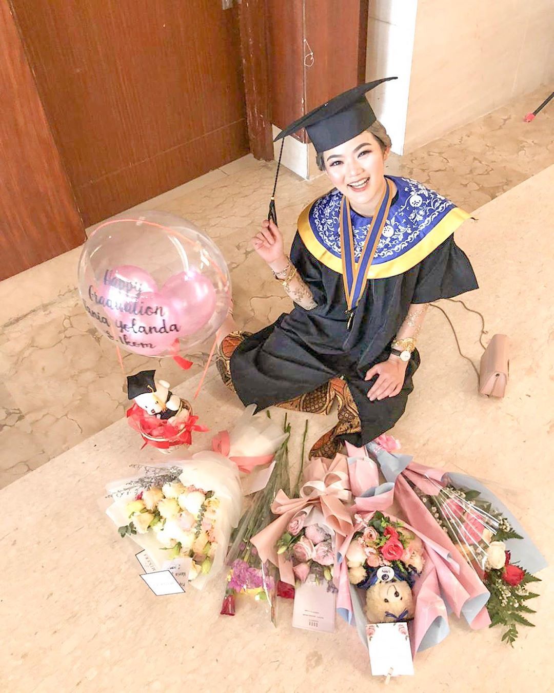 Vania Yolanda saat wisuda