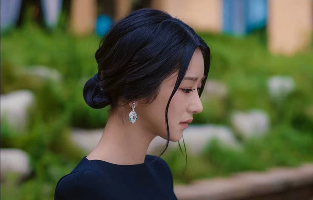 Variasi chignon dengan side bangs yang anggun! (Foto: tvN Asia)