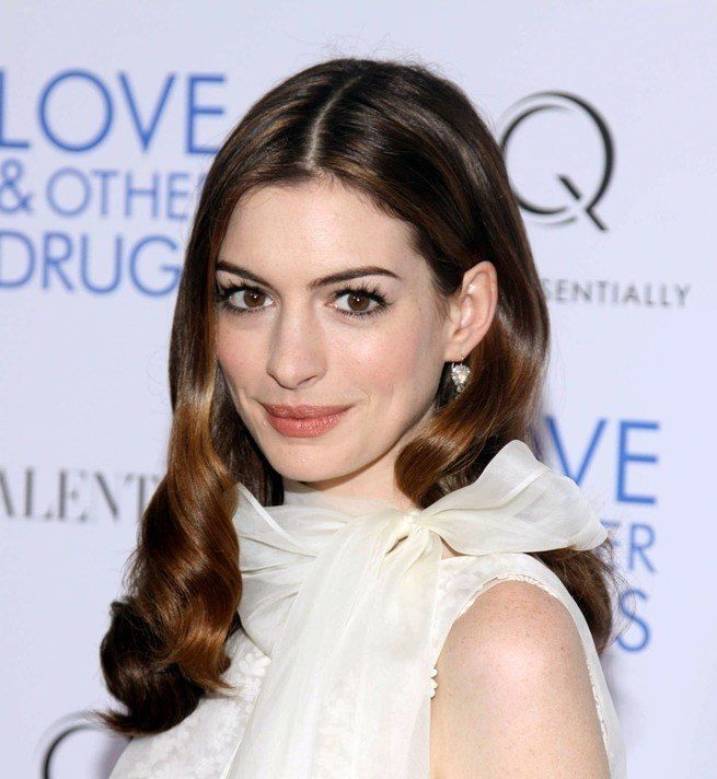 Anne Hathaway tampak manis dengan gaya rambut ini, kan? (Foto: Shutterstock)
