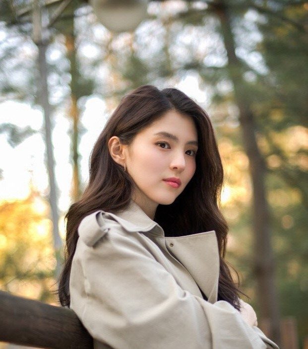 Siapa yang setuju kalau Da Kyung terlihat cantik dengan poni ini? (Foto: 9 Ato Entertainment)