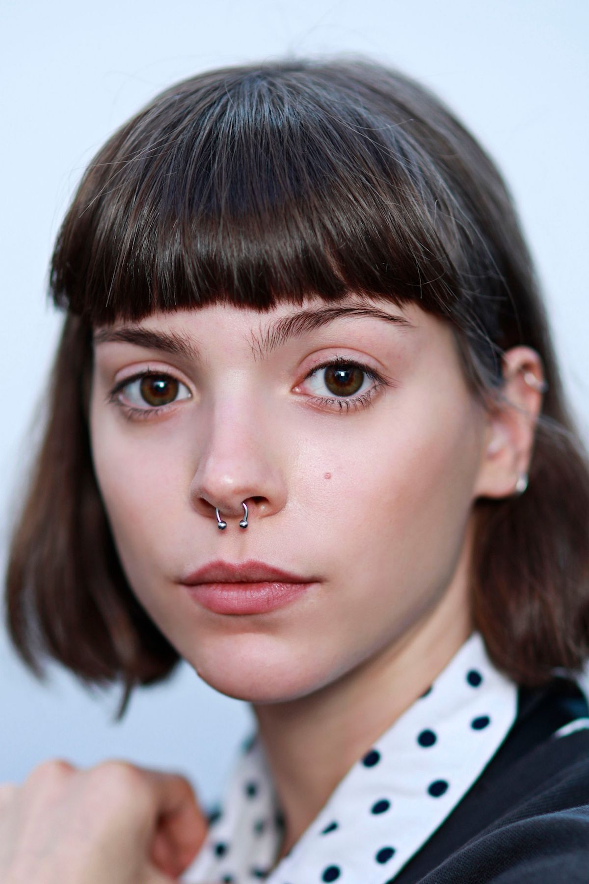 Berikan poni rata untuk gaya yang manis. (Foto: Shutterstock)