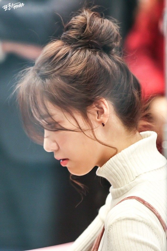 Gaya messy bun tak pernah gagal meng-elevate gayamu! (Foto: Ttora)