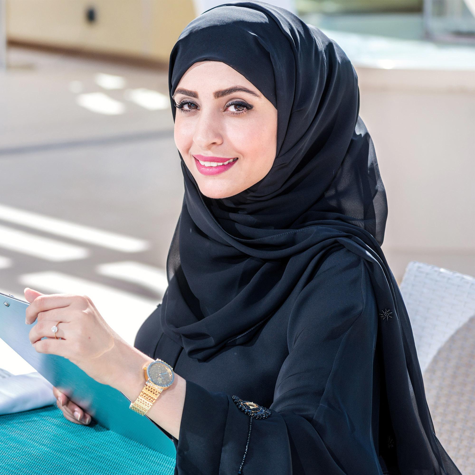 Gaya drapery dan berlapis-lapis yang jadi ciri khas hijab Arab. (Foto: Shutterstock)