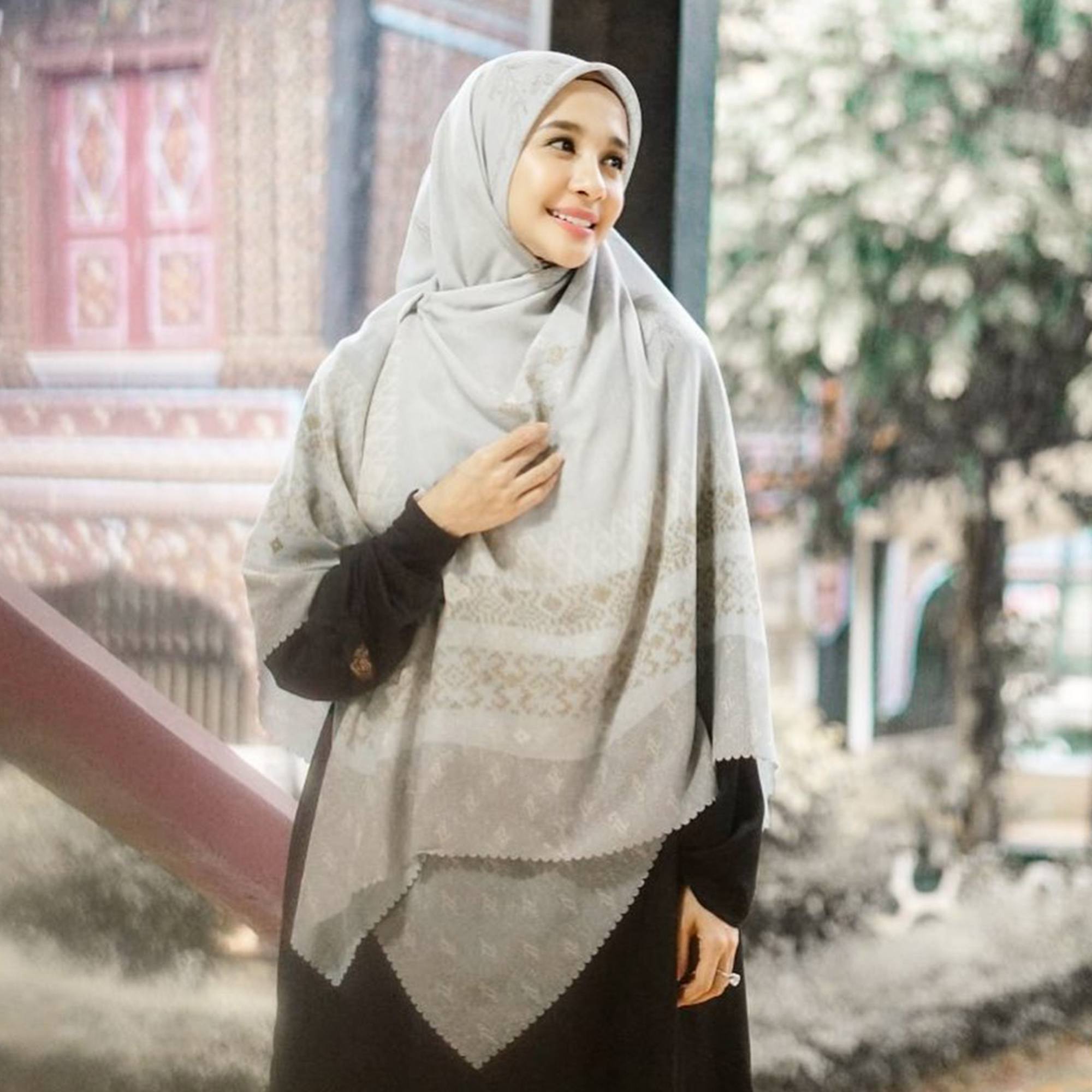 Bisa pilih, mau yang polos atau bermotif. (Foto: instagram/laudyacynthiabella)