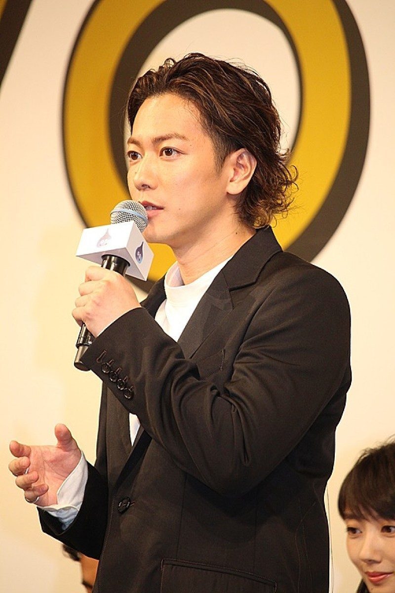 Model rambut medium slick back bisa membuat penampilan tampak segar dan maskulin. (Foto: Billboard Japan)