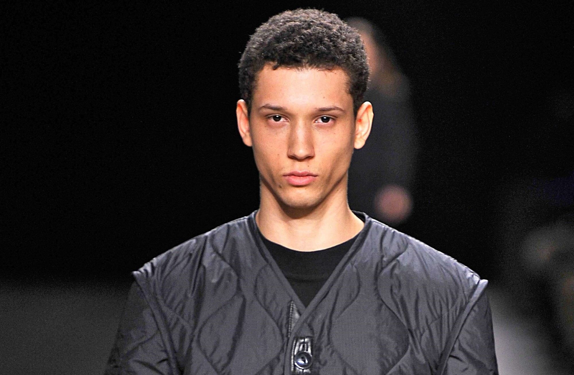 Gaya rambut cepak cocok untuk kamu yang senang tampil rapi (Foto: Indigitalimages)