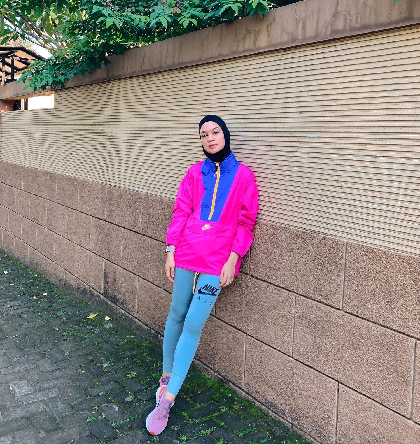 Windbreaker jacket. (Foto: Instagram/tantrinamirah)