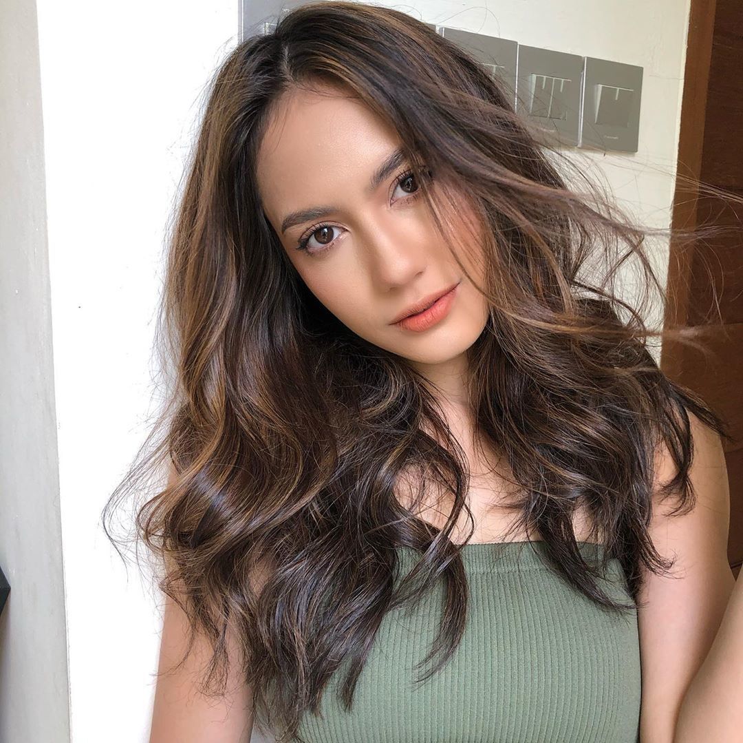 Model rambut Pevita Pearce yang effortlessly beautiful. (Foto: @pevpearce/Instagram)
