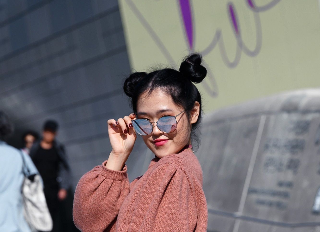 Gaya double bun juga seru untuk permanis penampilanmu! (Foto: Shutterstock)