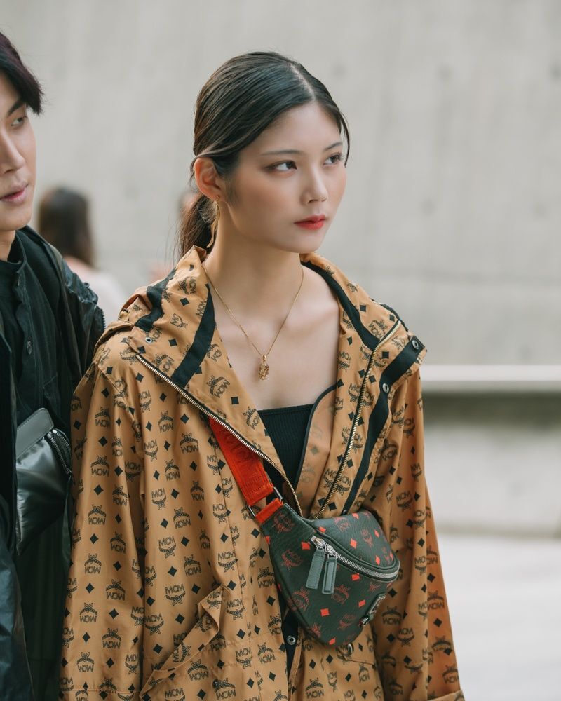 Sleek ponytail jadi gaya rambut yang tak lekang oleh waktu. (Foto: Shutterstock)