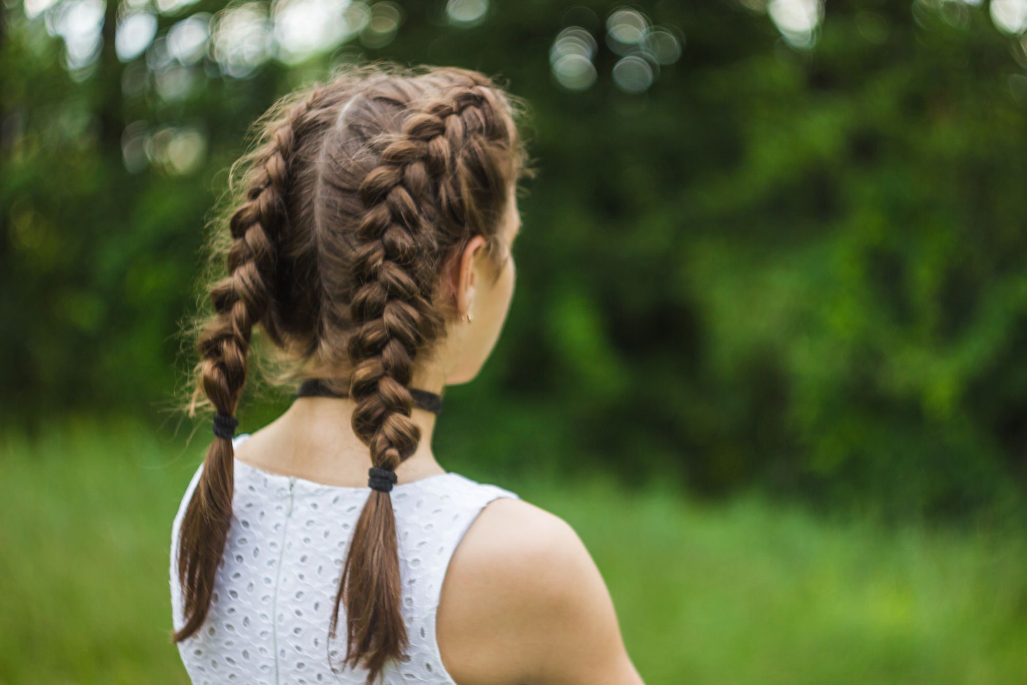 Gaya pigtails dutch braids membuat gayamu semakin edgy. (Foto: Shutterstock)
