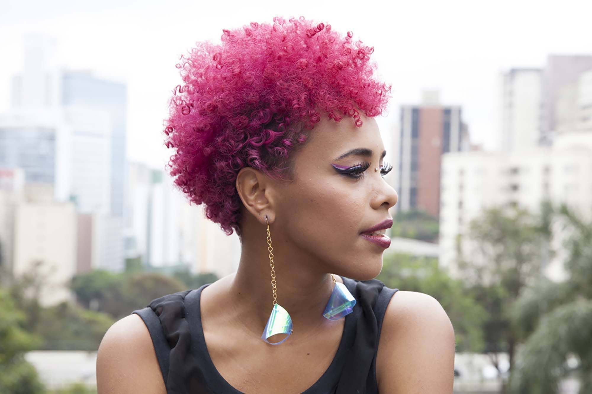 Warna rambut pink magenta. (Foto: Verity Jane Smith)