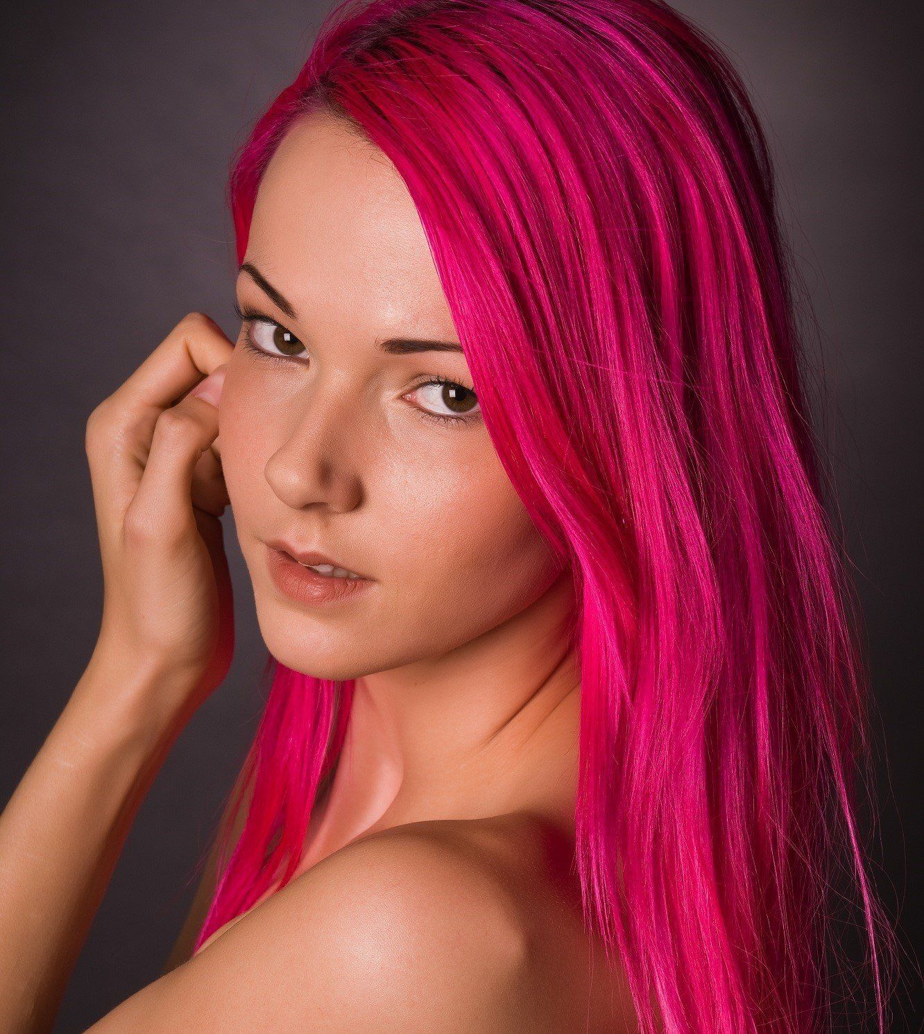 Warna cerah ini cocok untuk semua jenis kulit. (Foto: Shutterstock)