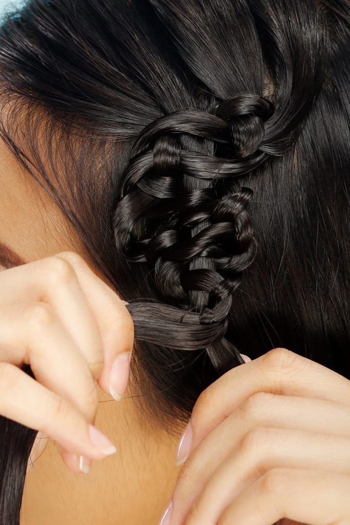 wanita berambut panjang