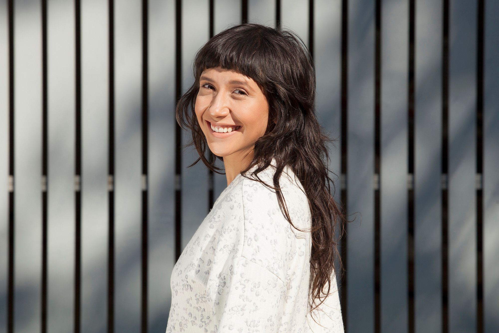 Ingin coba rambut dengan layer? Potongan shagyy cocok untukmu. (Foto: Raquel Burst)