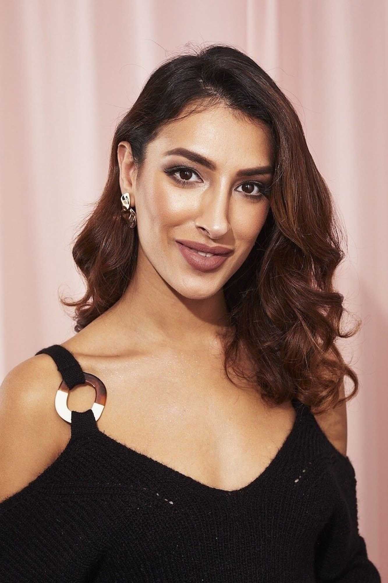 Dibuat belah samping juga cantik! (Foto: All Things Beauty UK)