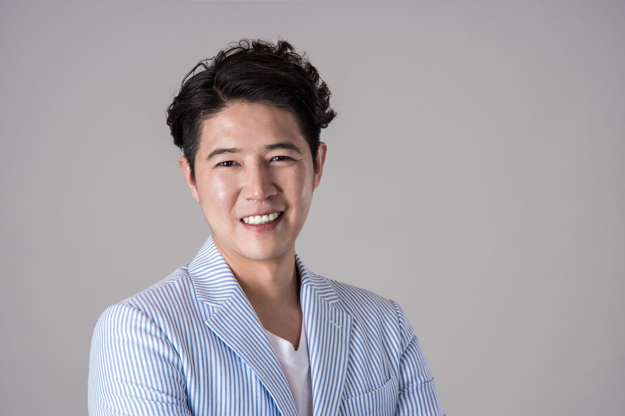 Berikan aksen undercut di kedua sisi untuk menegaskan rambut bergelombangmu. (Foto: Shutterstock)