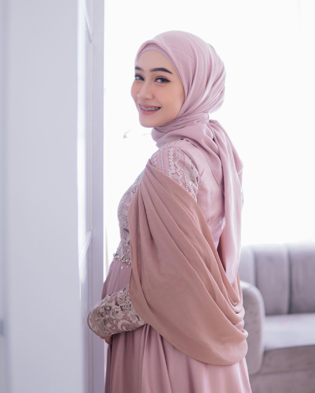 sin.sr dengan hijab voal dan ciput kasual