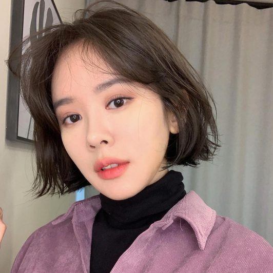 Berikan sedikit poni see through. (Foto: All Things Beauty UK)