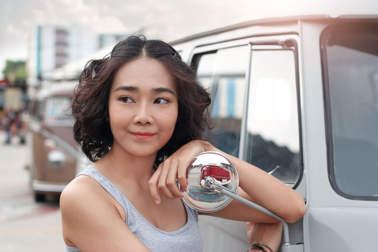 Si rambut keriting bisa coba gaya ini. (Foto: Shutterstock)