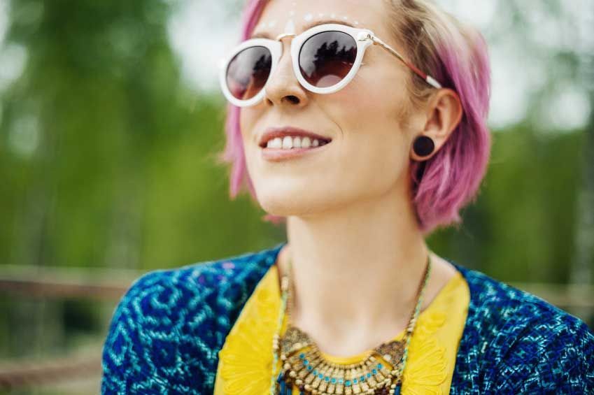 Perpaduan yang pas antara warna rambut pink dan ungu. (Foto: iStockphoto by Getty Images)