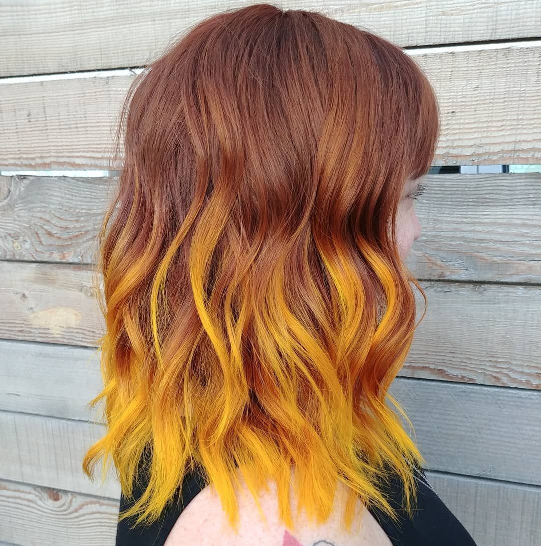 Variasi ombre kuning dengan padanan warna rambut yang lebih gelap. (Foto: Instagram @lorietherrien)