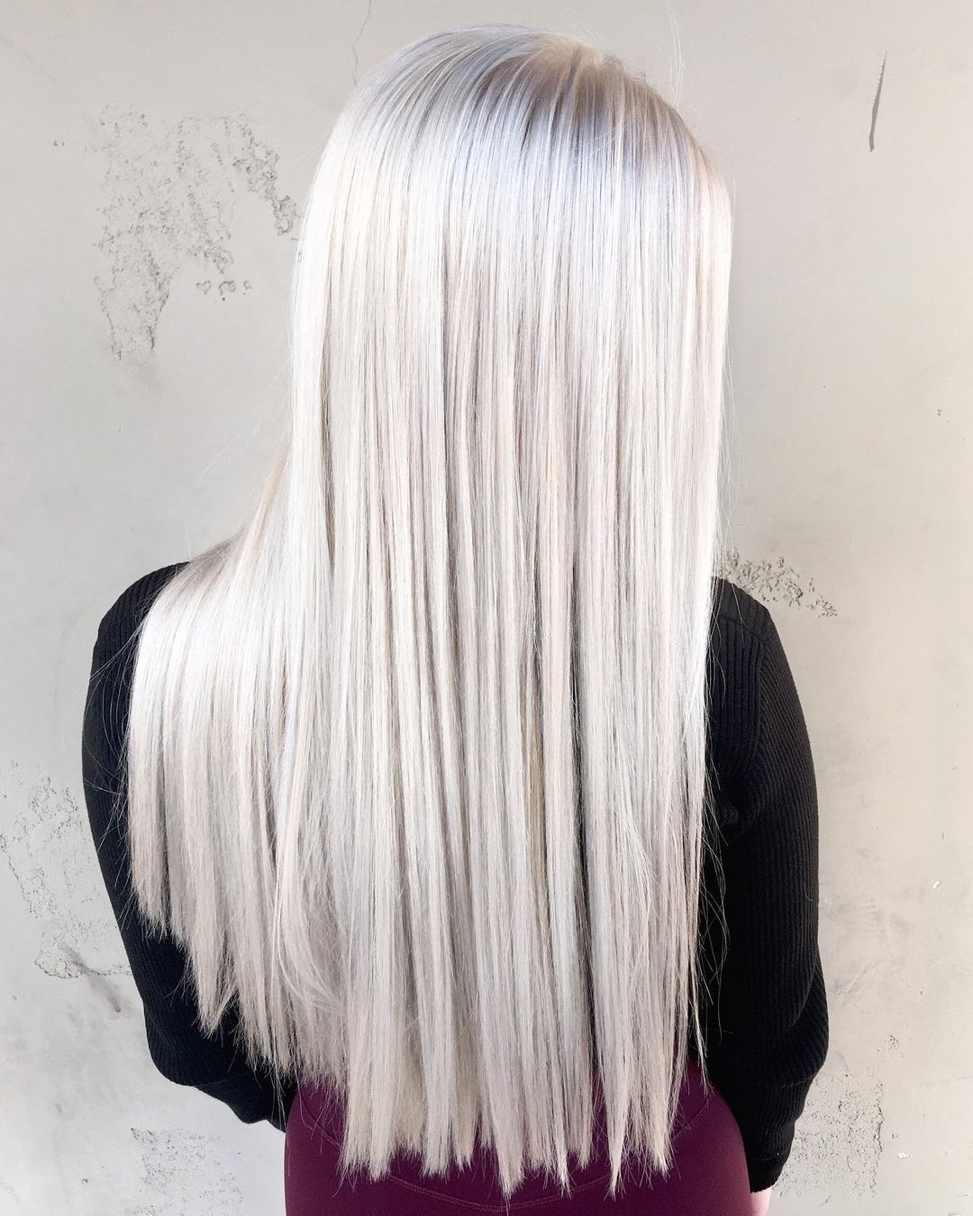 Warna rambut ini hampir terlihat translucent alias transparan! (Foto: instagram.beautybyrileykelly)