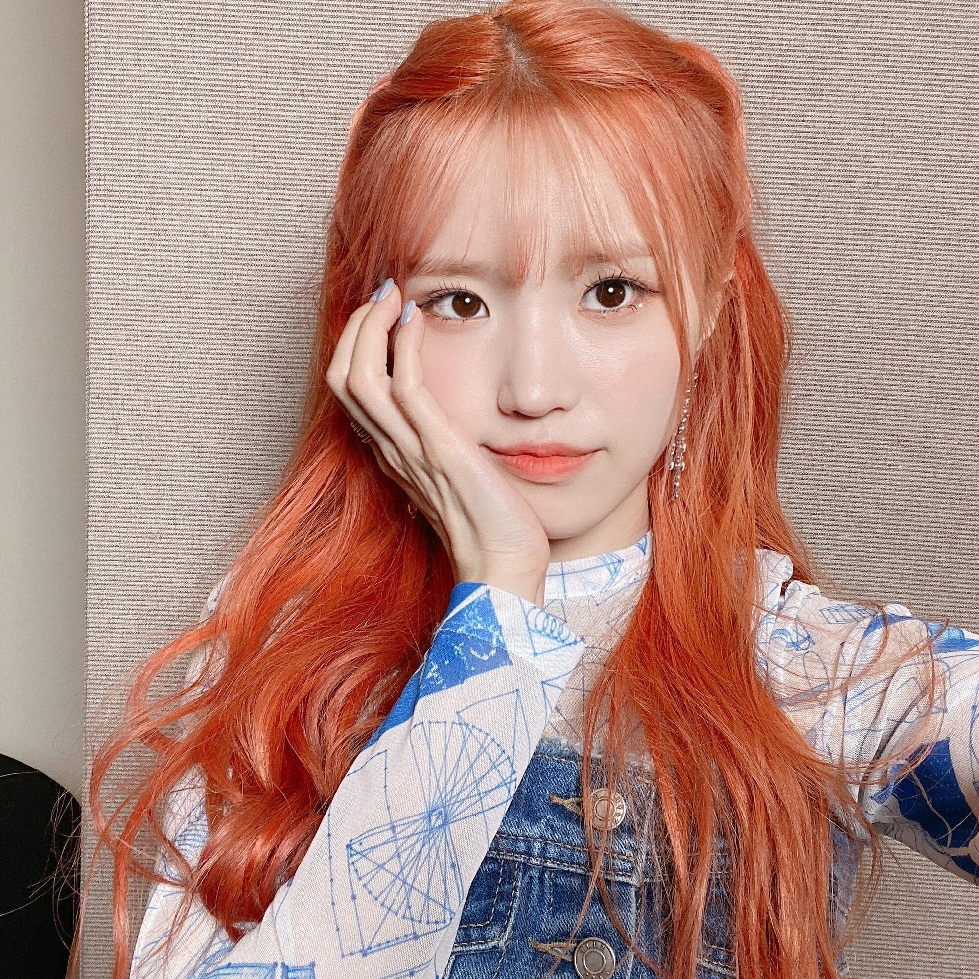 Tampil manis dengan warna rambut peach. (Foto: Pinterest)